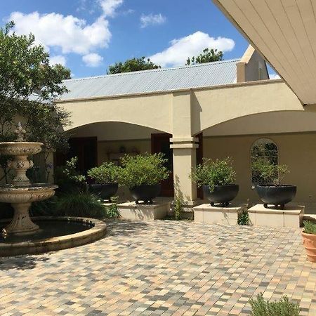 The Courtyard At La Loggia Apartment Nottingham Road Exterior photo